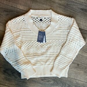 New Universal Thread crochet v neck cropped style sweater size small
